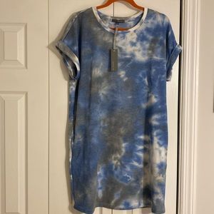 Marty M roll sleeve dress in denim. Very soft. Has pockets. Size L NWT